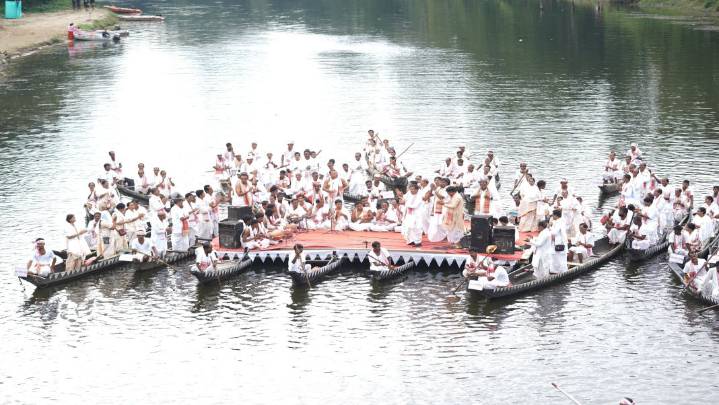 Bhupen Hazarika-ko mande ra·ani bak gita bol 50 ringrang Tuni chibimao choa