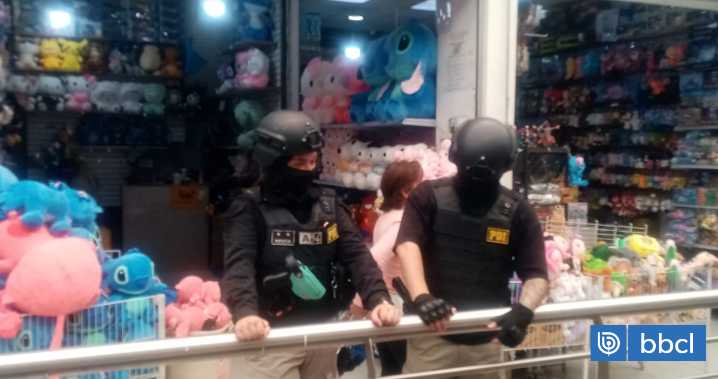 Allanan galería de Meiggs: detienen a vendedor de productos falsificados ligado a banda de contrabando