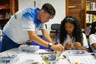 Estudiantes cartageneros aprenden robótica y programación desde cero