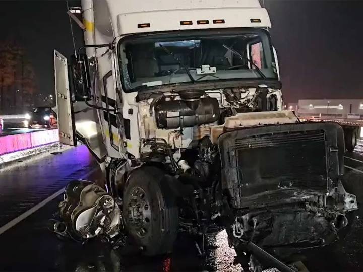 Scarborough crash prompts partial Highway 401 closure
