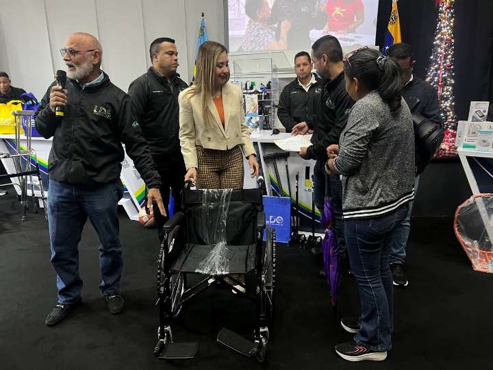 Lotería de Oriente reinaugura el auditorio «Lucía León» y entrega 130 ayudas