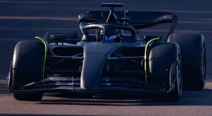 Checo Pérez realiza pruebas a bordo de un Ferrari en Imola, Italia