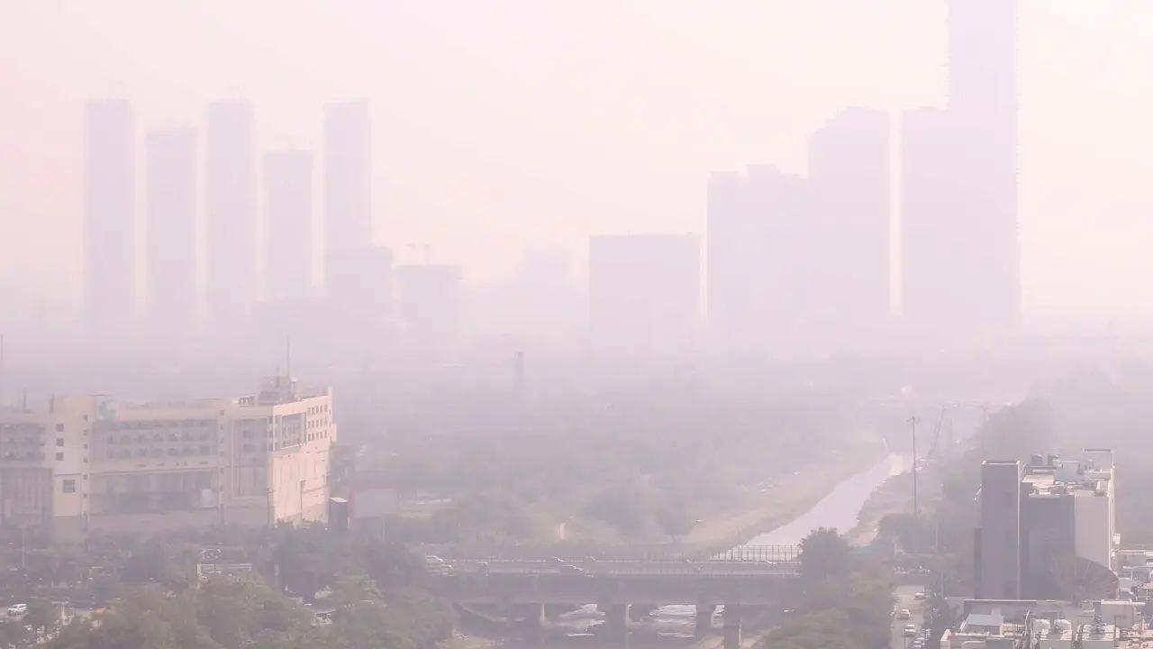 Delhi residents demand urgent action as AQI stays in 'very poor' zone