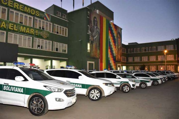 Cambios en mando policial matizan semana en Bolivia