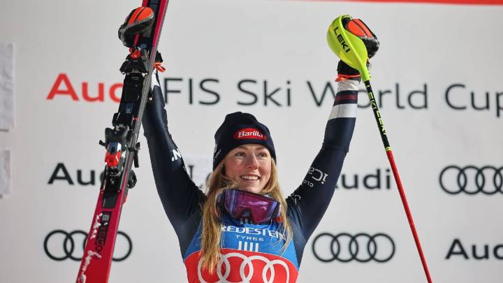 Mikaela Shiffrin dominates World Cup slalom for career win 102