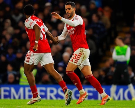 Arsenal held by 10-man Chelsea in feisty draw after Moisés Caicedo gets VAR red