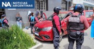 Detuvieron a cuatro personas que iban en un auto robado con drogas y herramientas para abrir vehículos