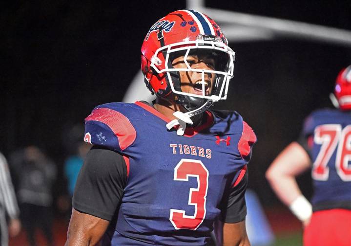 Kemon Spell carves up Thomas Jefferson defense for 331 yards, 3 TDs in McKeesport win