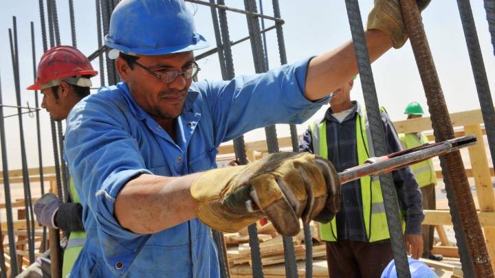 España necesita un inmigrante por cada alta de jubilación para mantener la recaudación de IRPF