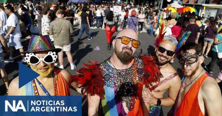 Comenzó la Marcha del orgullo LGBTIQ+ 2025 y reclaman “frenar la política de odio y la violencia fascista”