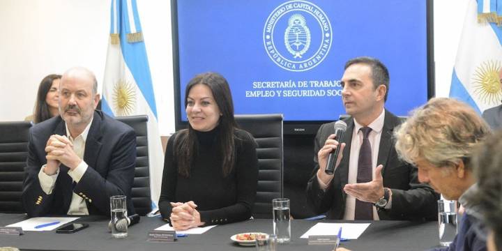 La reforma laboral no toca las indemnizaciones y avanza sobre los salarios dinámicos, los convenios por empresa y el derecho de huelga