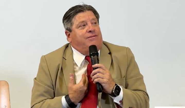 Herrera se enfrenta a la prensa mientras la clasificación de Costa Rica pende de un hilo