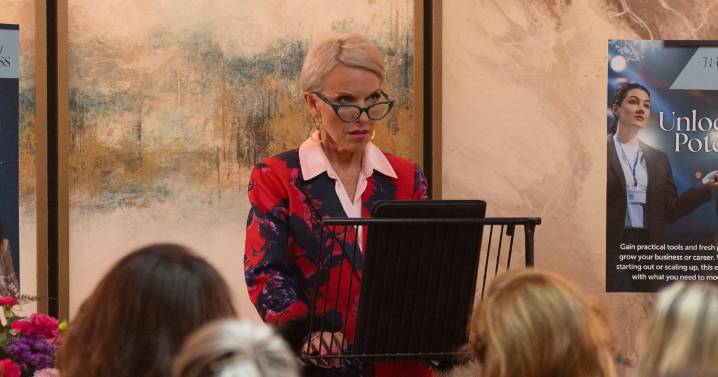 Debbie's moving and brave act in Coronation Street as she fights her dementia