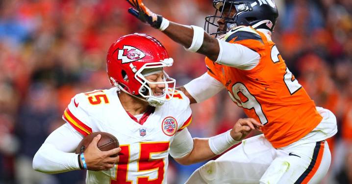 Broncos beat Chiefs 22-19 on Lutz's last-second field goal, extending win streak to 8 games