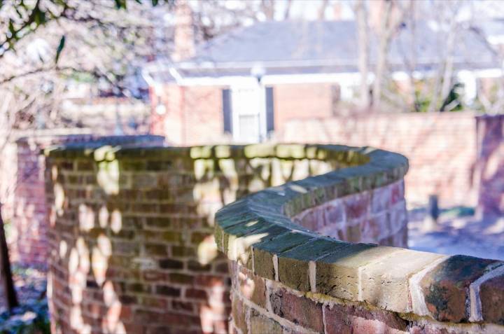 Why snake-like "crinkle-crankle" walls are engineering genius