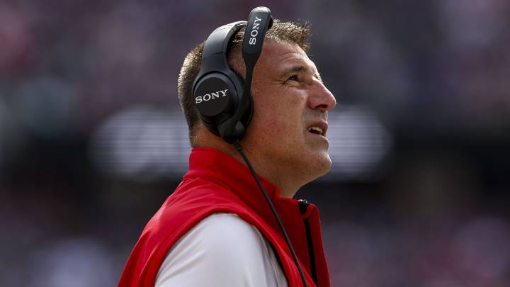 Patriots’ Mike Vrabel describes New England’s trade deadline with ‘pregnant’ analogy