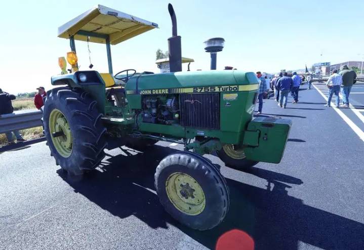 Bloqueos carreteros por agricultores se mantienen en 9 puntos de Guanajuato