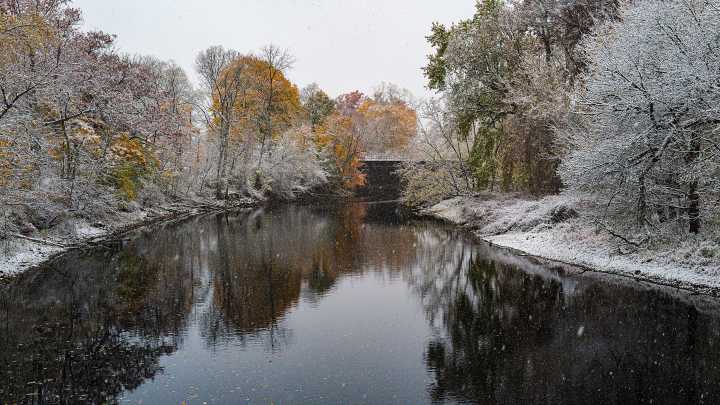 Was the first snowfall in Lansing early this year?