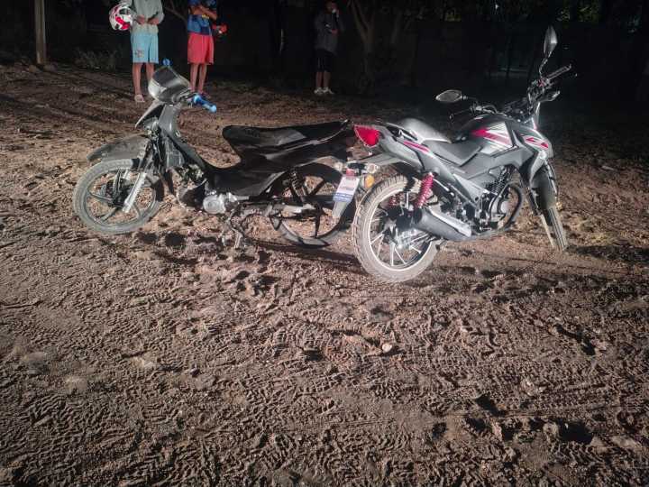 Una mujer sufrió lesiones graves tras un choque entre motos en el barrio Agrario
