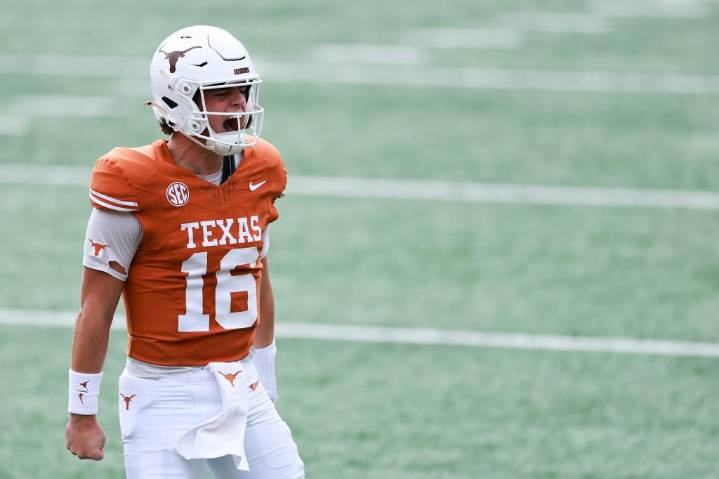 Texas vs. Georgia prediction: Odds, picks, best bet for critical SEC clash