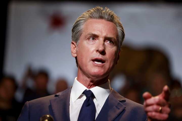 Sondeos en California apuntan a victoria del plan de Newsom para un nuevo mapa electoral