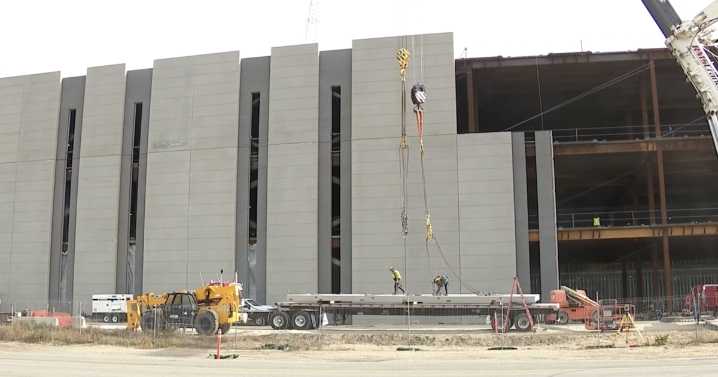 AI Data Center could use more power than DIA, leaving neighbors worried about power and water bills