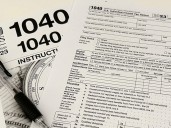 IRS cancels free tax filing program, Oregon senator blasts Trump for hurting taxpayers