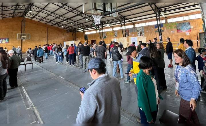 Elecciones Chile 2025: ¿Se puede votar en la hora límite y sí aún se está en la fila de la mesa de sufragio?