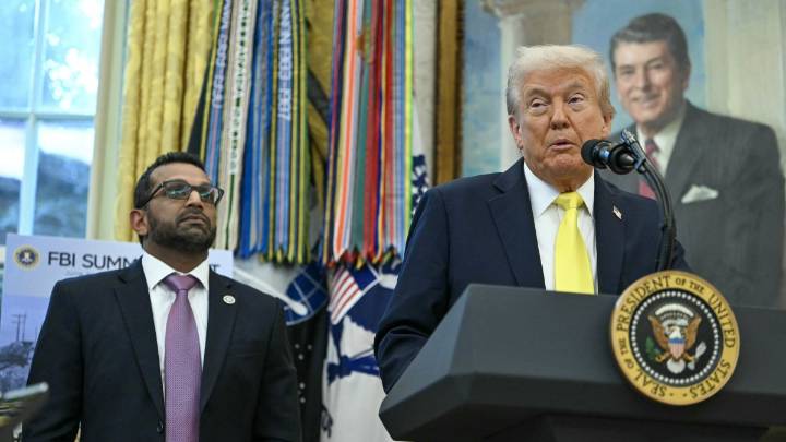 "Hagamos una foto": Trump se burla de un reporte sobre la supuesta salida de Patel del FBI