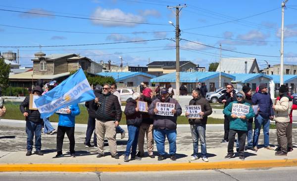 Policías retirados y pensionados de Tierra del Fuego denuncian que no cobran hace 5 meses