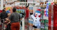Poll shows Americans pessimistic about economy as holiday shopping gets underway