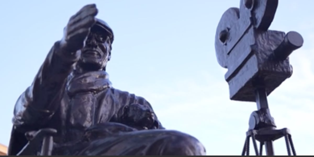 Artist unveils Steven Spielberg sculpture outside downtown Springfield, Mo., theater