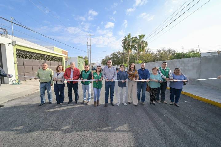 Carlos Villarreal Pérez entrega obras de pavimentación en colonia Elsa Hernández