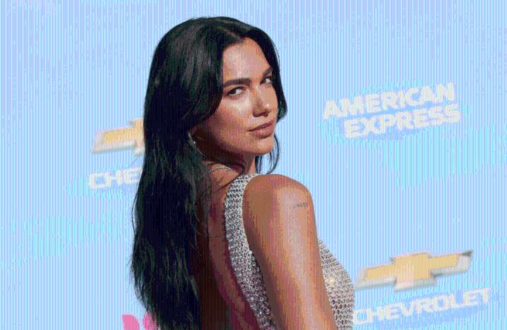 Dua Lipa lanza marca para el cuidado de la piel