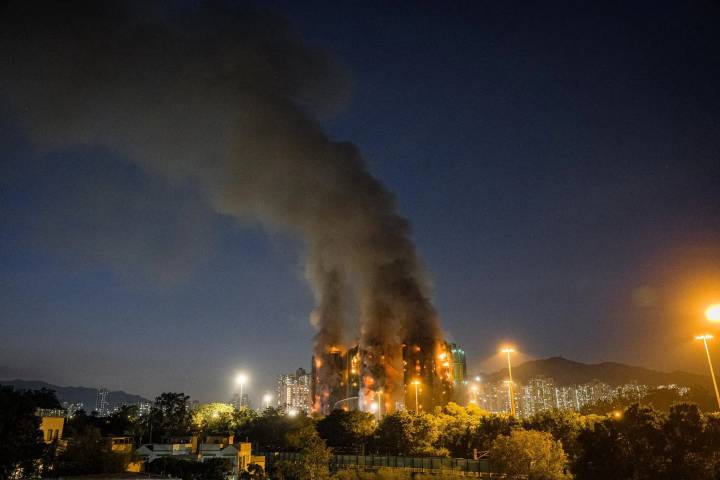 [VIDEO] Grave incendio en Hong Kong dejó 13 personas muertas