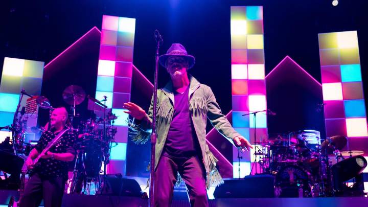El regreso de Jamiroquai convierte el Palau Sant Jordi en la pista de baile más sofisticada