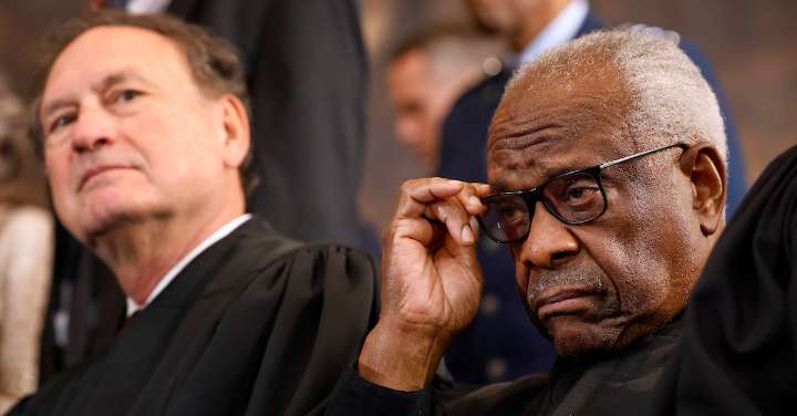 Alito, Thomas scold 5th Circuit for 'serious errors' over 'illegal from the beginning' order