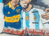 El misterioso mural que apareció frente a la Bombonera con una imagen de Riquelme y Messi que estará listo para el Superclásico
