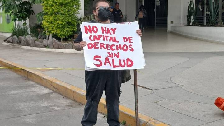 Pacientes de VIH protestan por falta de medicamentos en Clínica Condesa