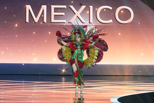 La mexicana Fátima Bosch supera la controversia para convertirse en Miss Universo