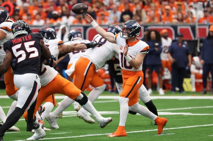 Deadspin | Broncos beat Texans, extend win streak to 6 with another comeback