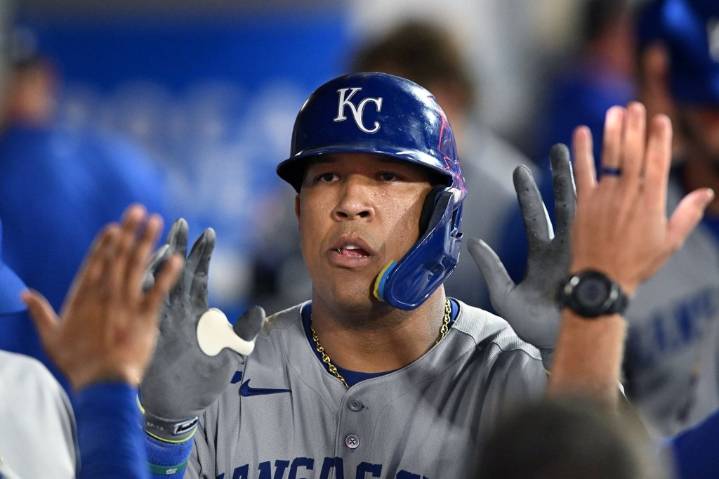 Salvador Perez agrees to a two-year contact to remain with the Royals – Winnipeg Free Press