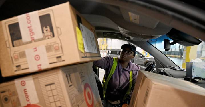 Holidays to be merry for Atlanta retailers. But forecasts show class split.