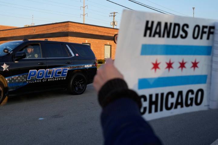Judge signals hundreds of people detained in Chicago immigration crackdown could be released on bond