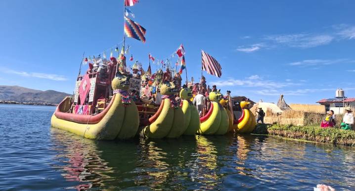 Tradicional escenificación de la salida de Manco Cápac y Mama Ocllo en Puno