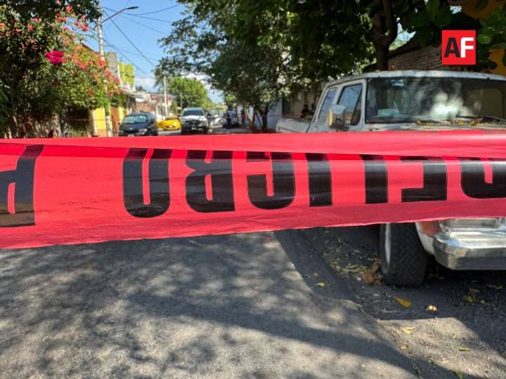 Ataque a balazos contra taxi en Villa de Álvarez deja un muerto y un herido grave