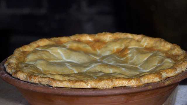 Homemade apple pie recipe fit for founding fathers with Massachusetts' fresh