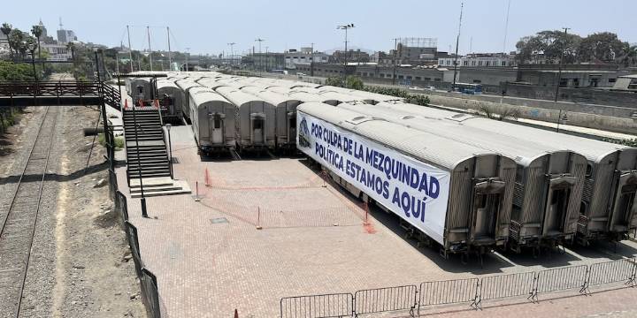 Empolvados y bajo el sol: así están los trenes Caltrain de Rafael López Aliaga que llegaron al Perú hace tres meses