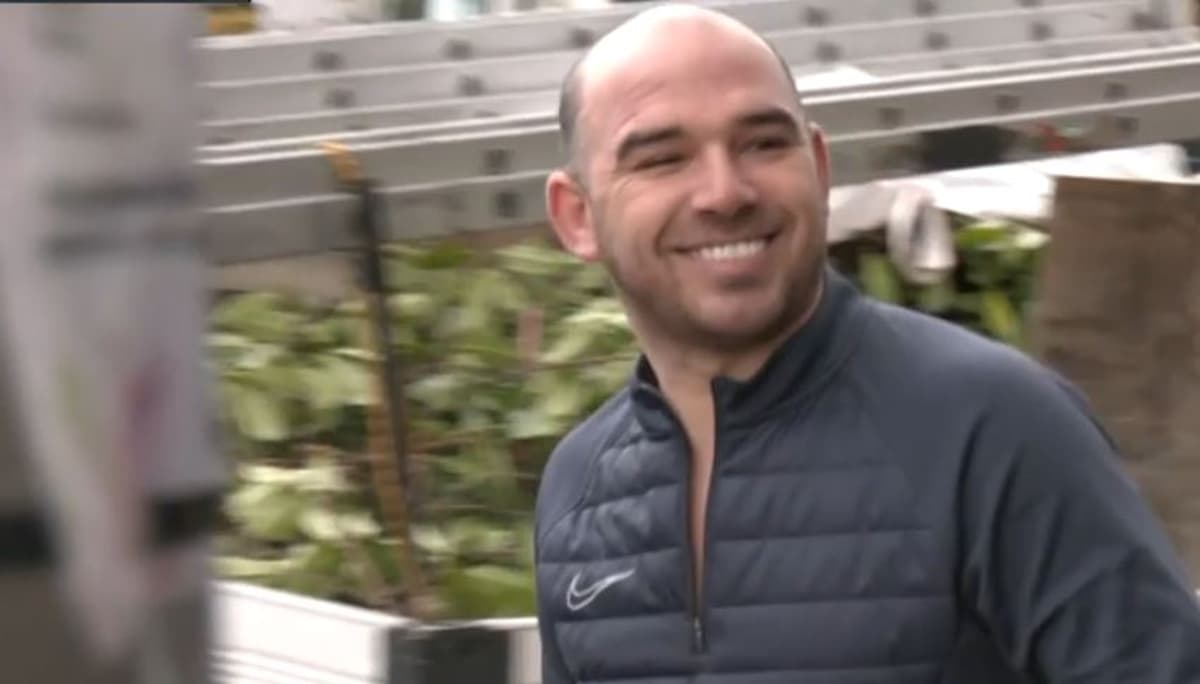 Smiling wrongly released prisoner William Smith hands himself back in to Wandsworth prison