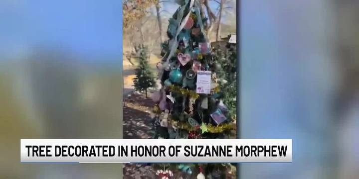 Friends of Suzanne Morphew decorate Christmas tree in her honor in downtown Salida